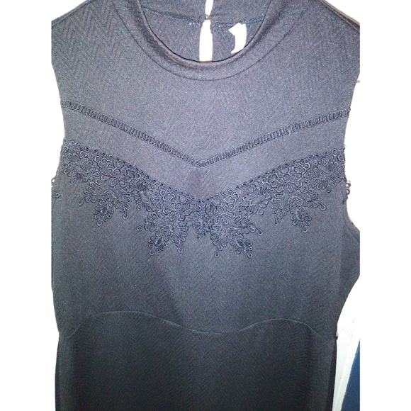 Dress - Picture 3 of 3